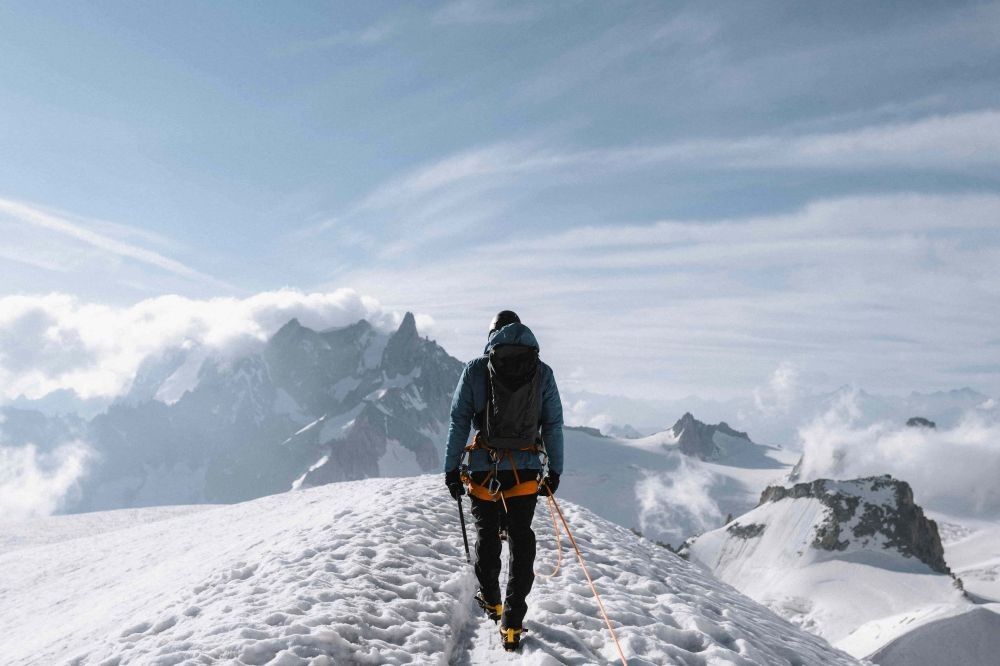 Progresión con crampones en hielo y nieve con técnica de todas las